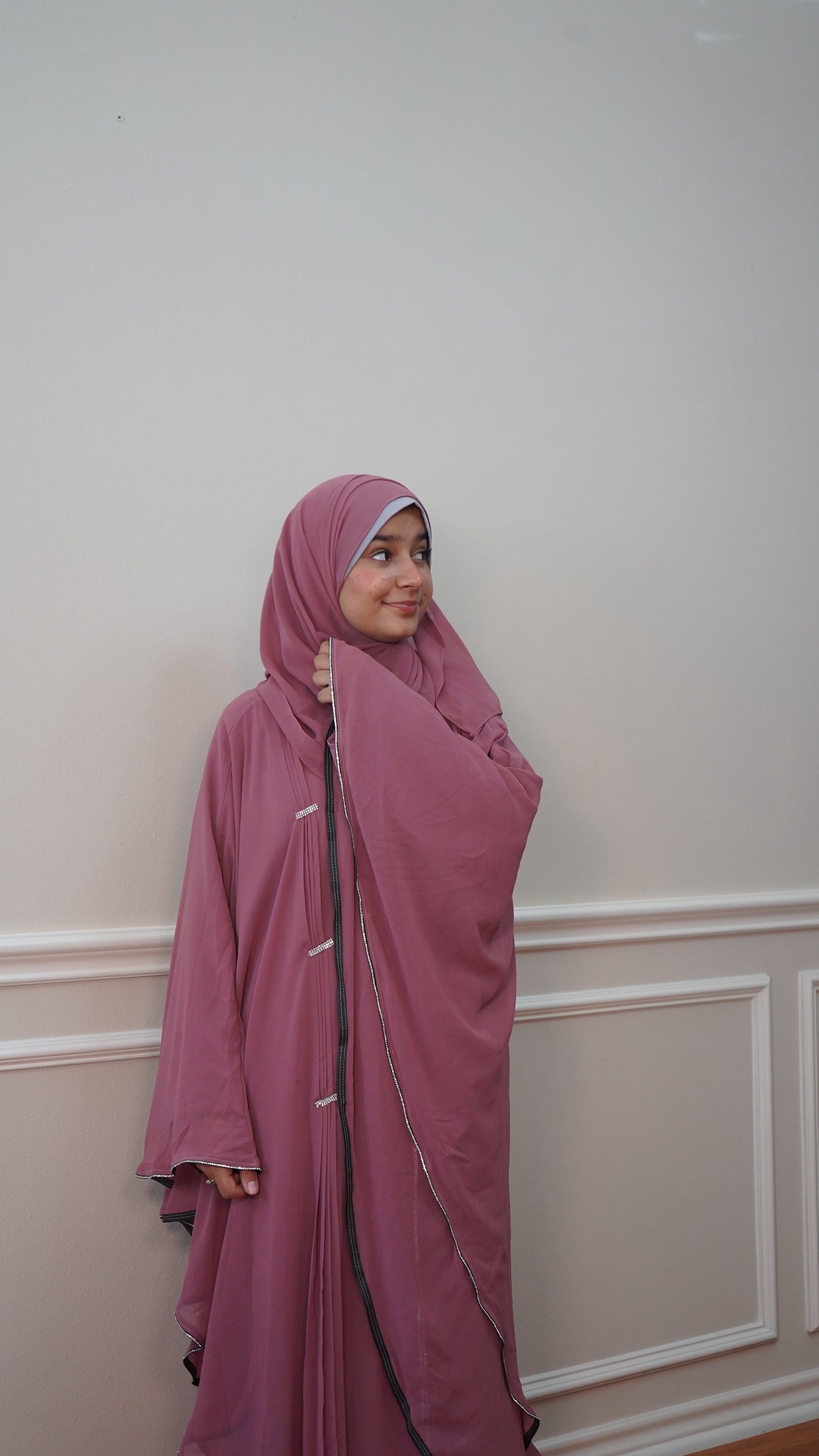 Noor Flow – Batwing Elegance in 4 Classic Shades
